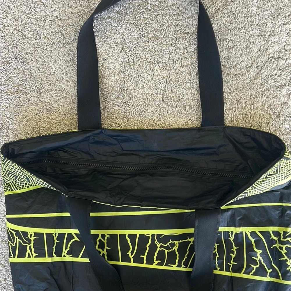 Aloha Collection x Sig Zane Day Tripper Tote - Picture 3 of 5